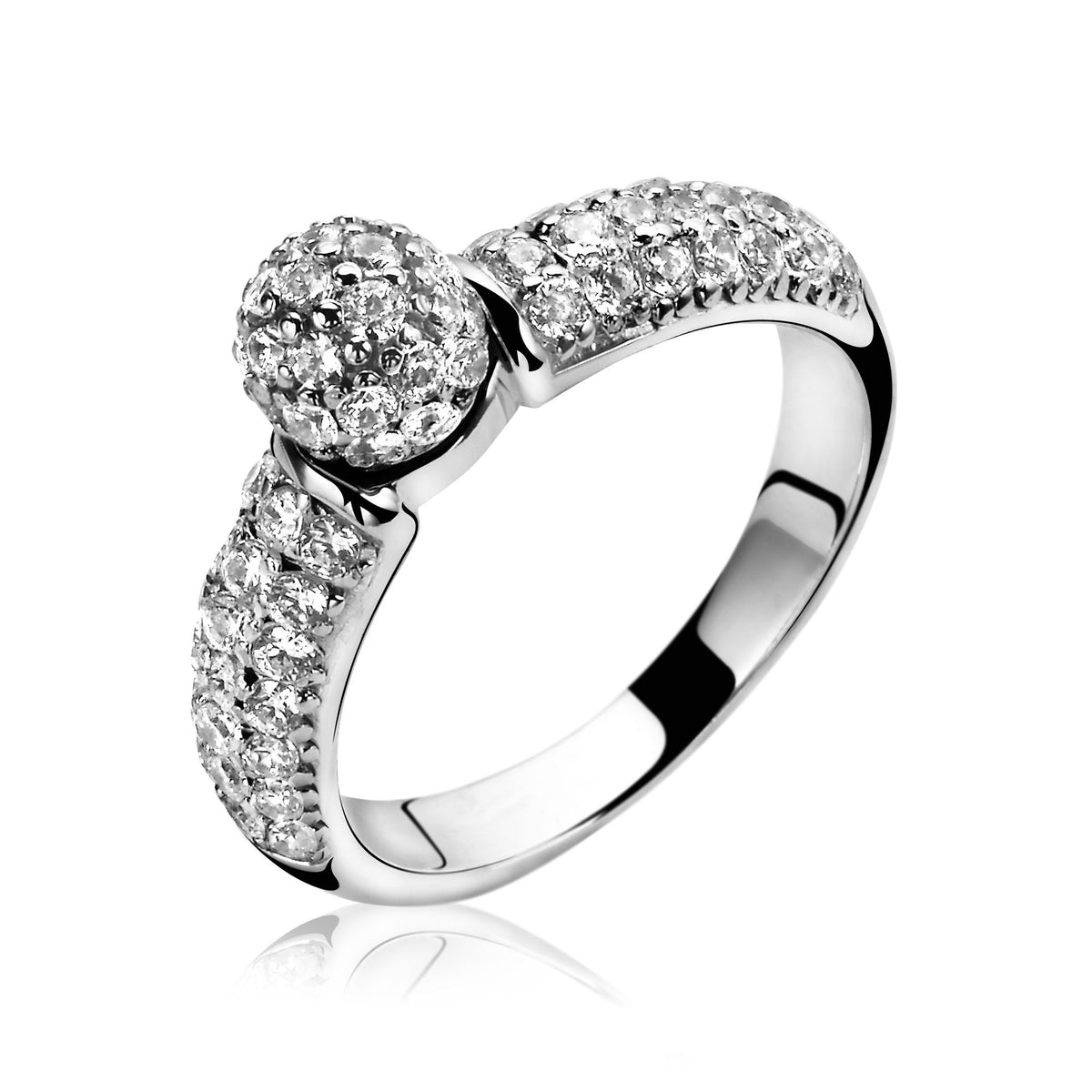 Anello in argento con pavé di zirconi e una pietra centrale rotonda.