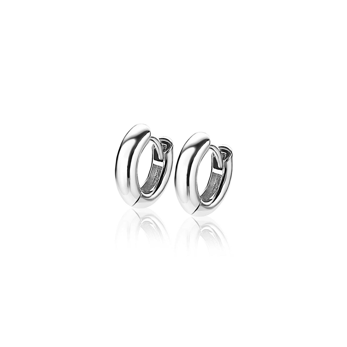 Orecchini in argento con design a forma di semicerchio.