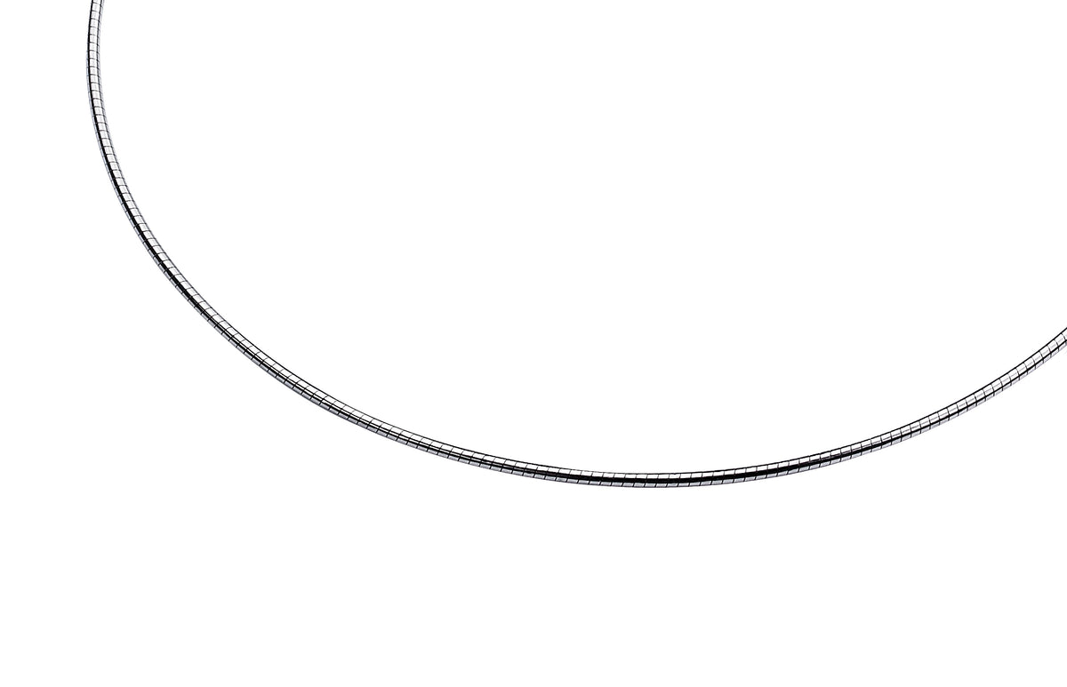 collana in argento con maglia rolò, forma sottile e liscia.