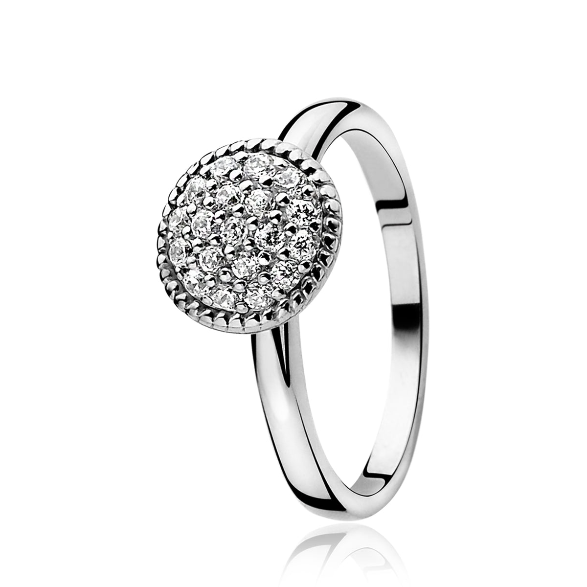 Anello in argento con pietre brillanti, forma rotonda e finitura lucida.