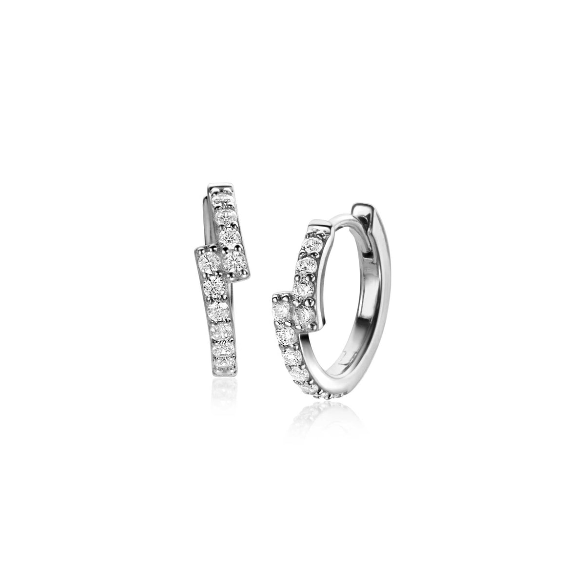 Orecchini in argento con zirconi, forma a goccia, design moderno e brillante.