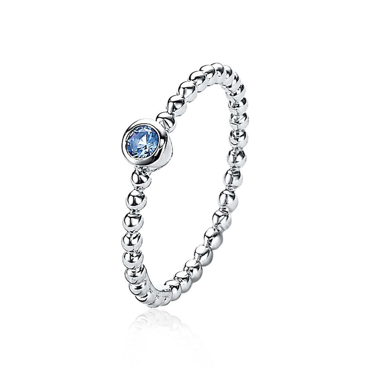 Anello in argento con pietra blu centrale e design a pallini.