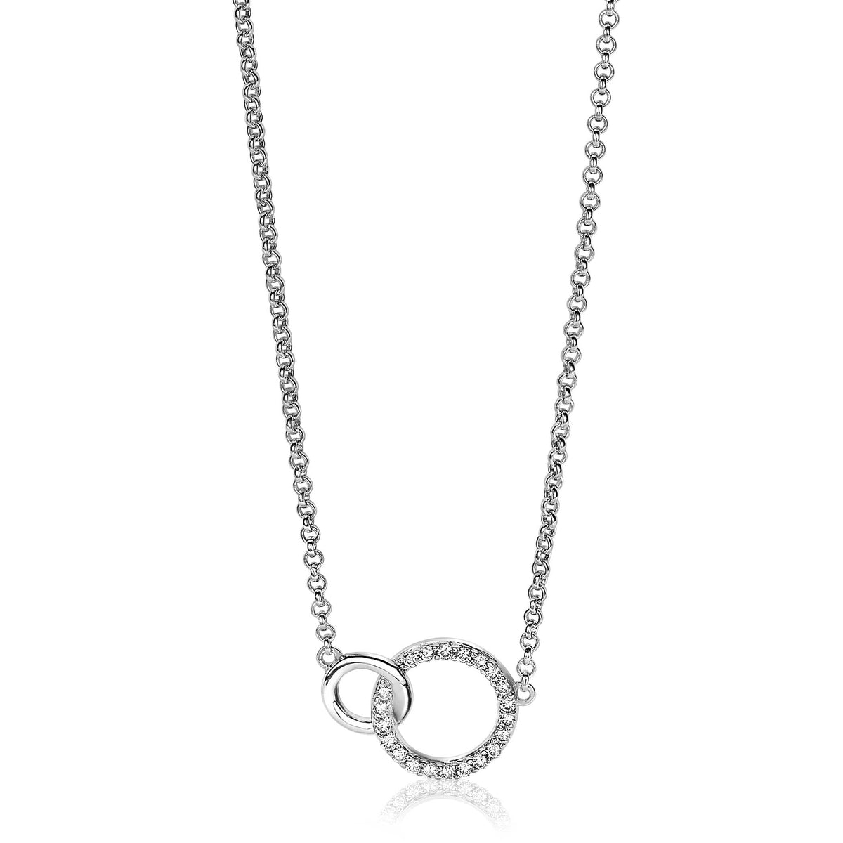 Collana in argento con pendente a cerchi, uno decorato con pietre scintillanti.