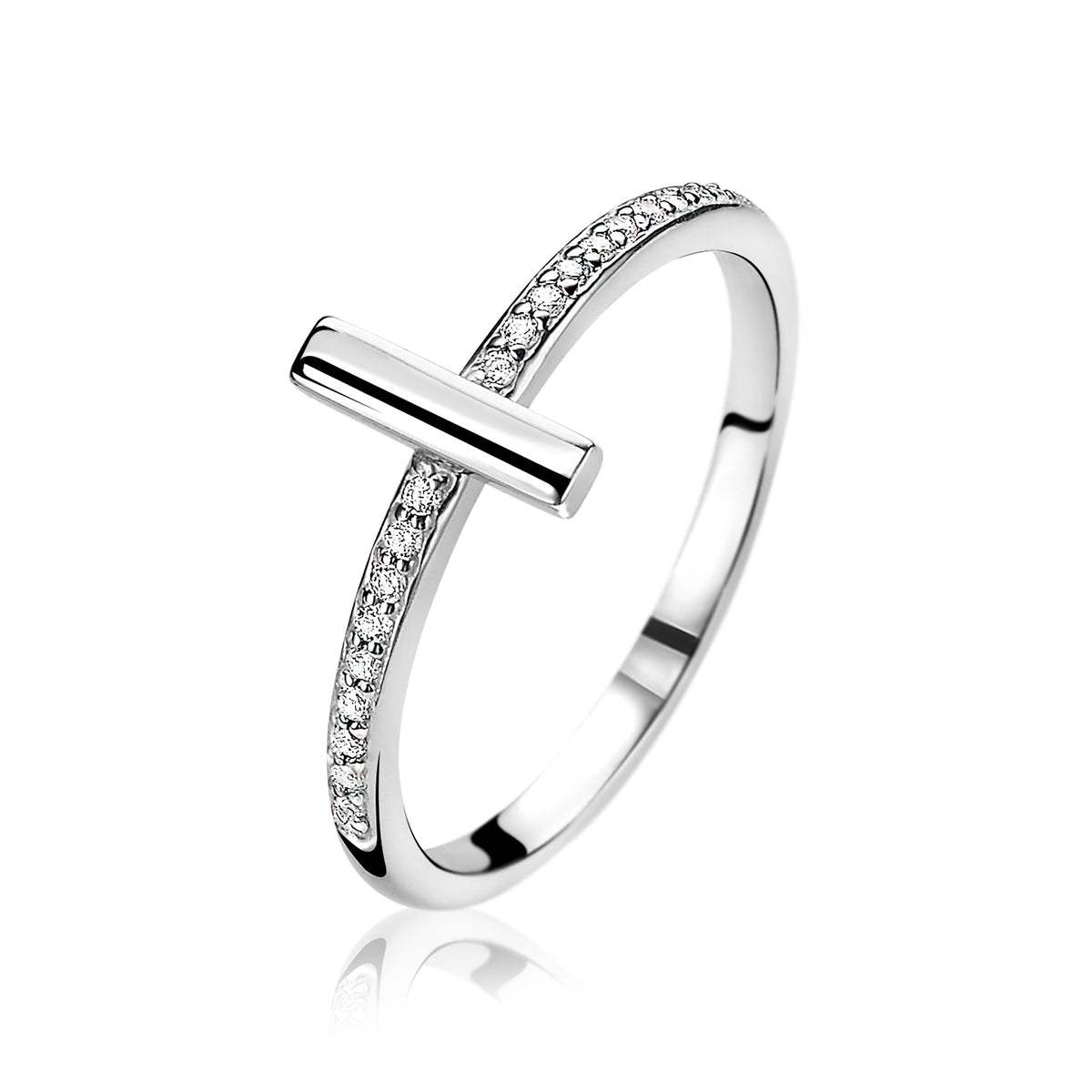 Anello in argento con zirconi, design minimalista con barra centrale e dettagli brillanti.