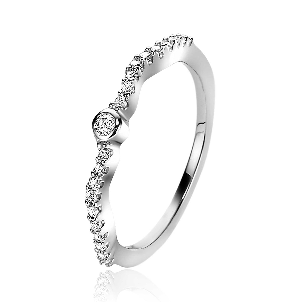Anello in argento con zirconi, design ondulato e brillantezza centrale.