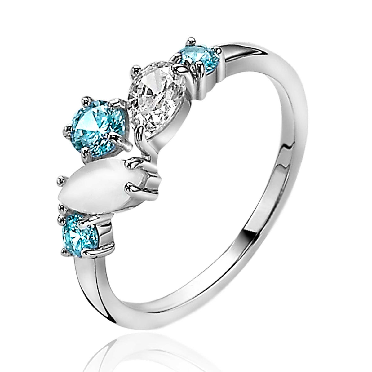 Anello in argento con tre pietre blu e una centrale trasparente, design elegante e moderno.