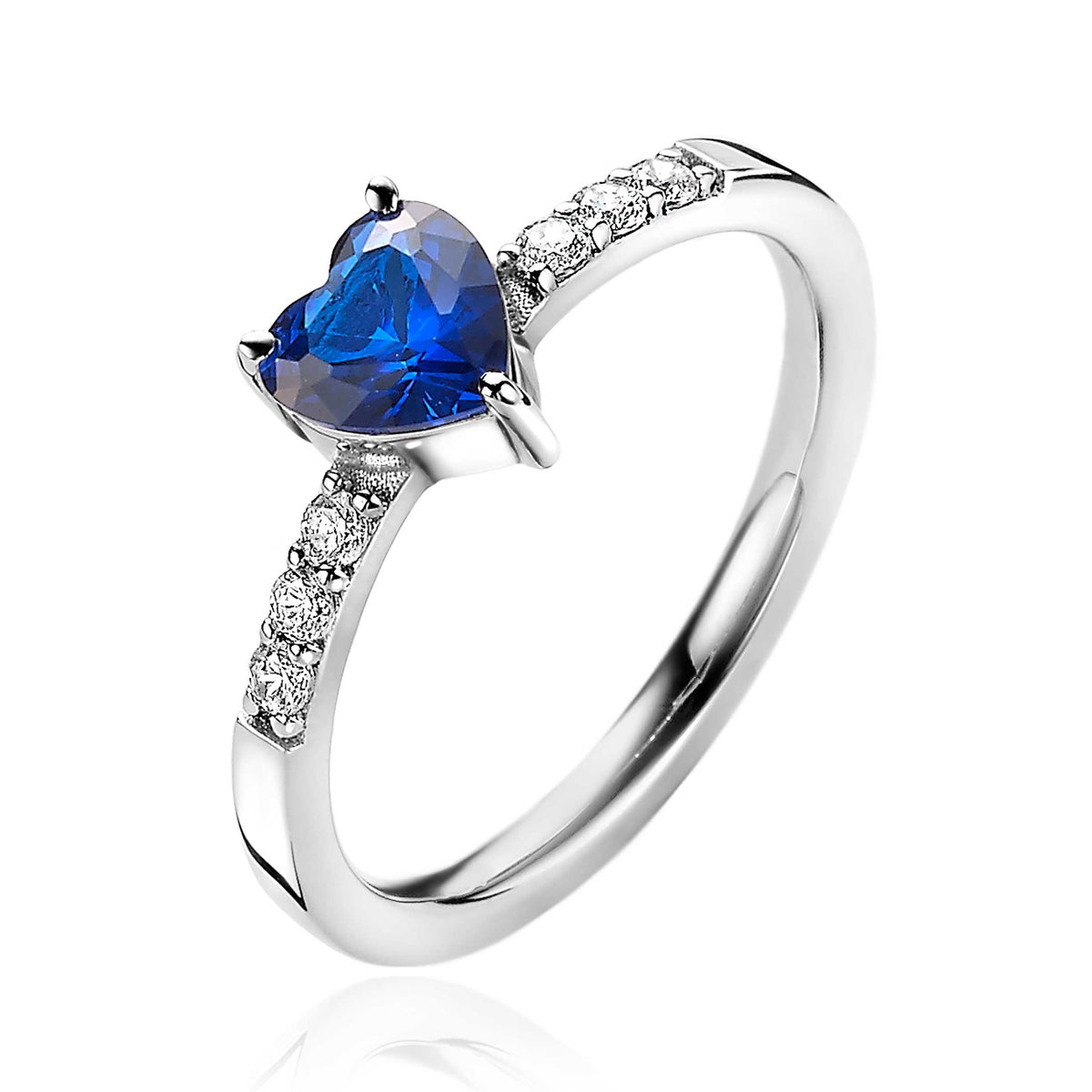Anello in argento con pietra blu a forma di cuore e dettagli in zirconia.