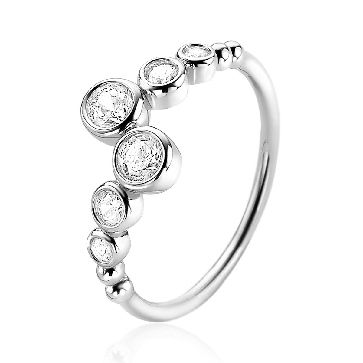 Anello in argento con pietre brillanti di diverse dimensioni.