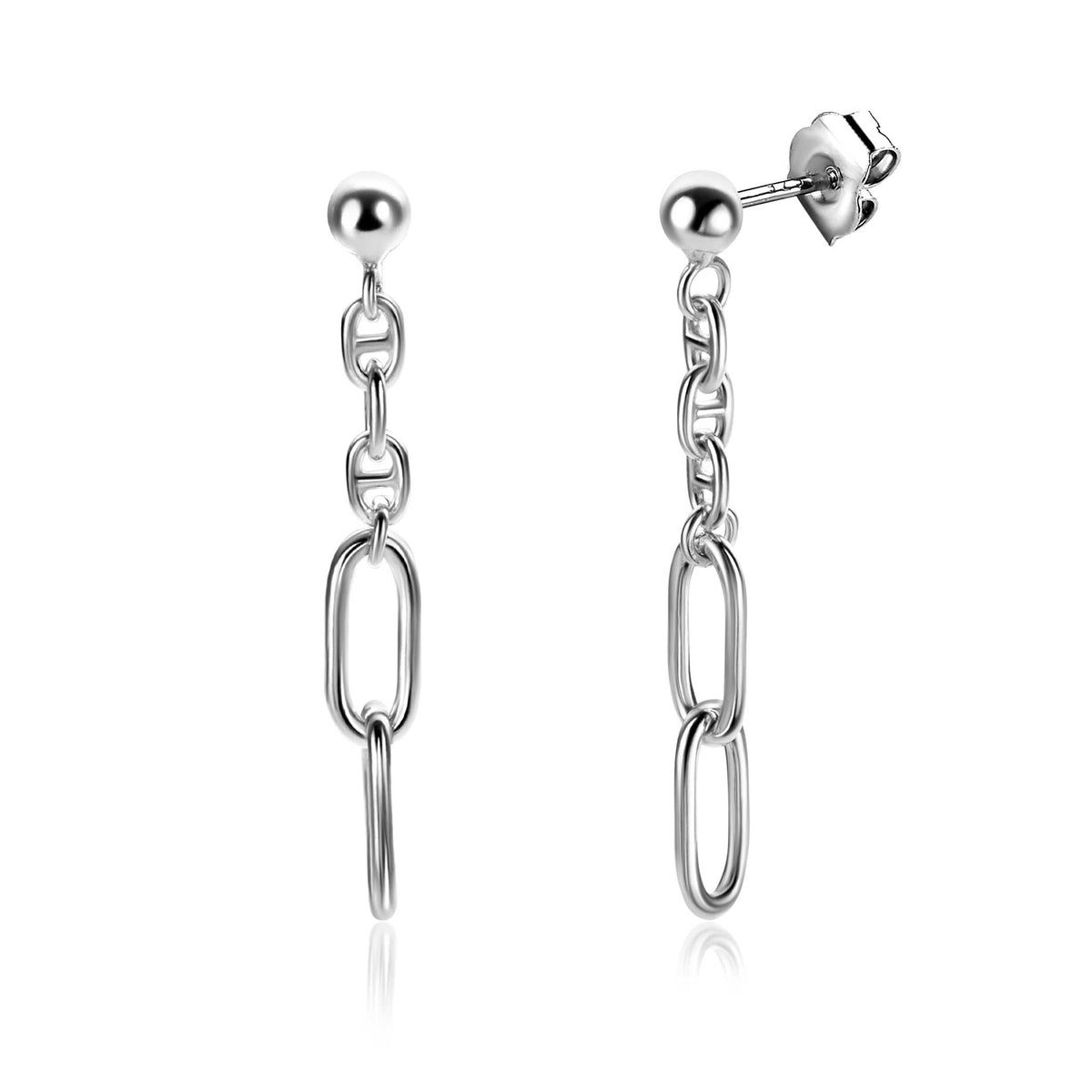 Orecchini argentati a catena con pendente a forma di anello.