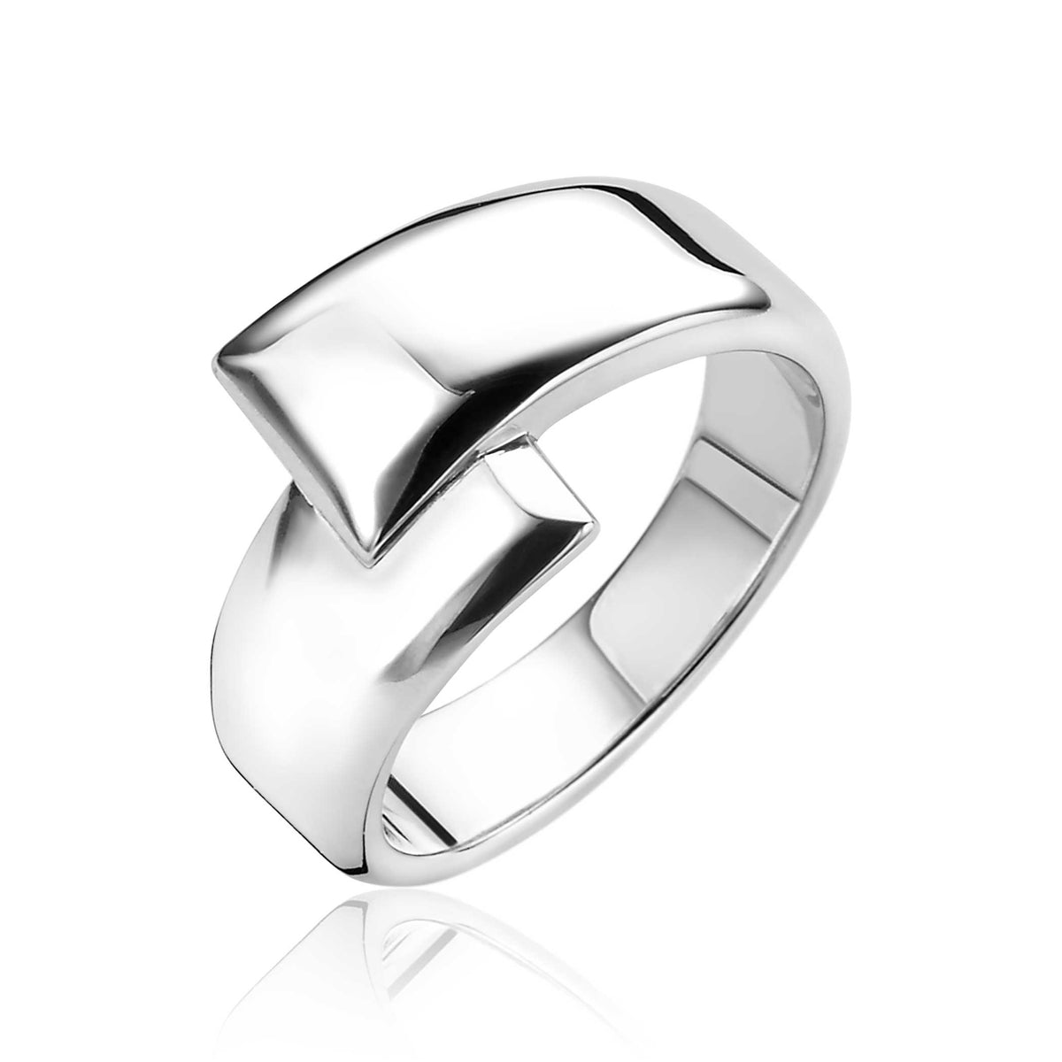 Anello in argento con design moderno e superficie lucida, caratterizzato da due elementi sovrapposti.