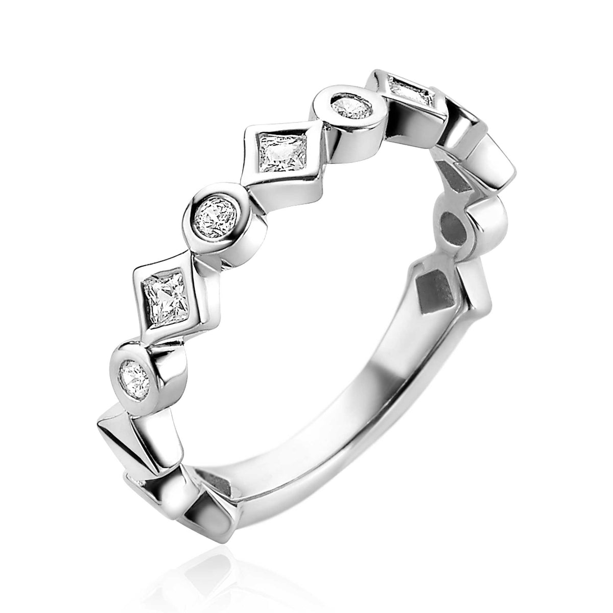 Anello in argento con dettagli geometrici e pietre brillanti.