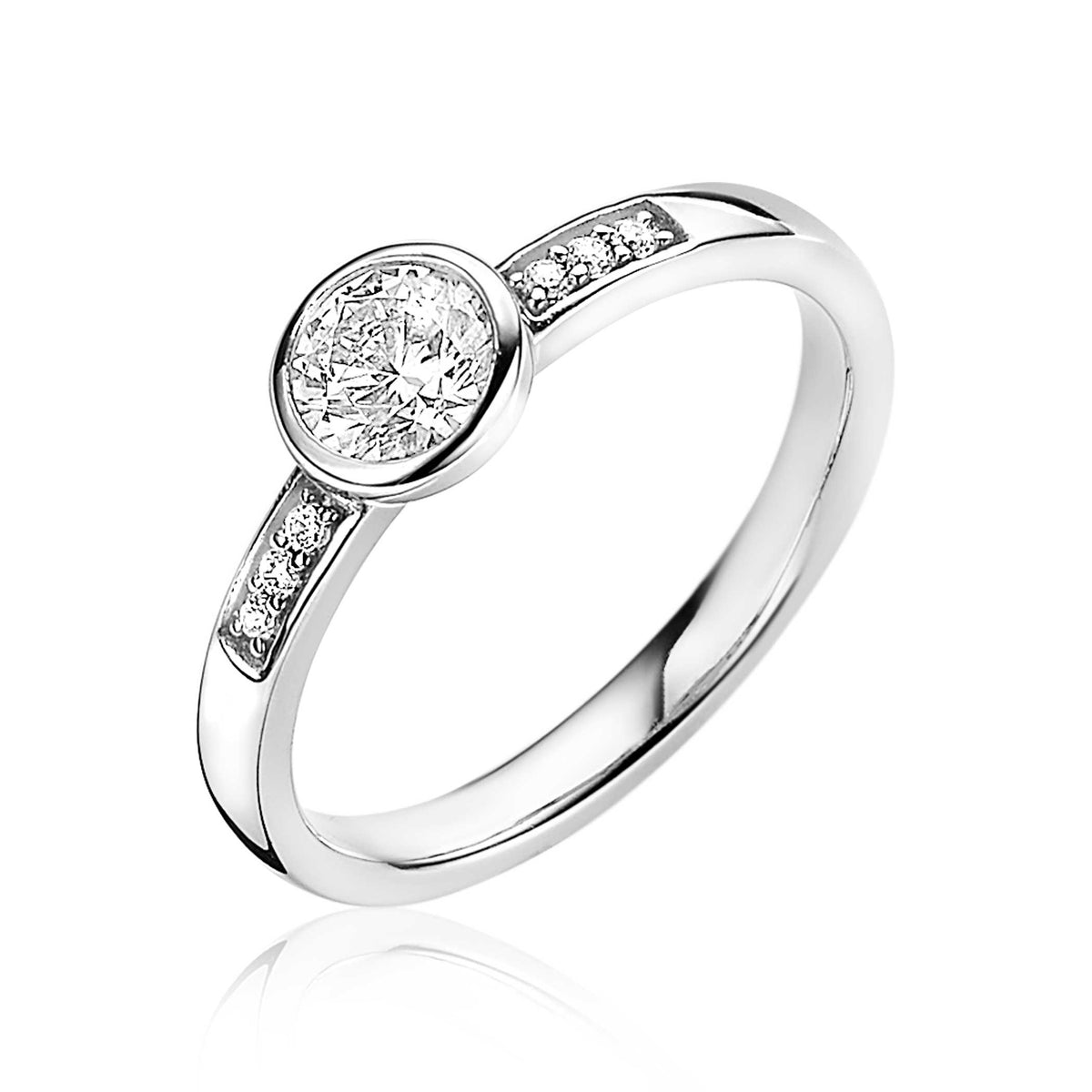 Anello in argento con pietra centrale rotonda e dettagli brillanti.