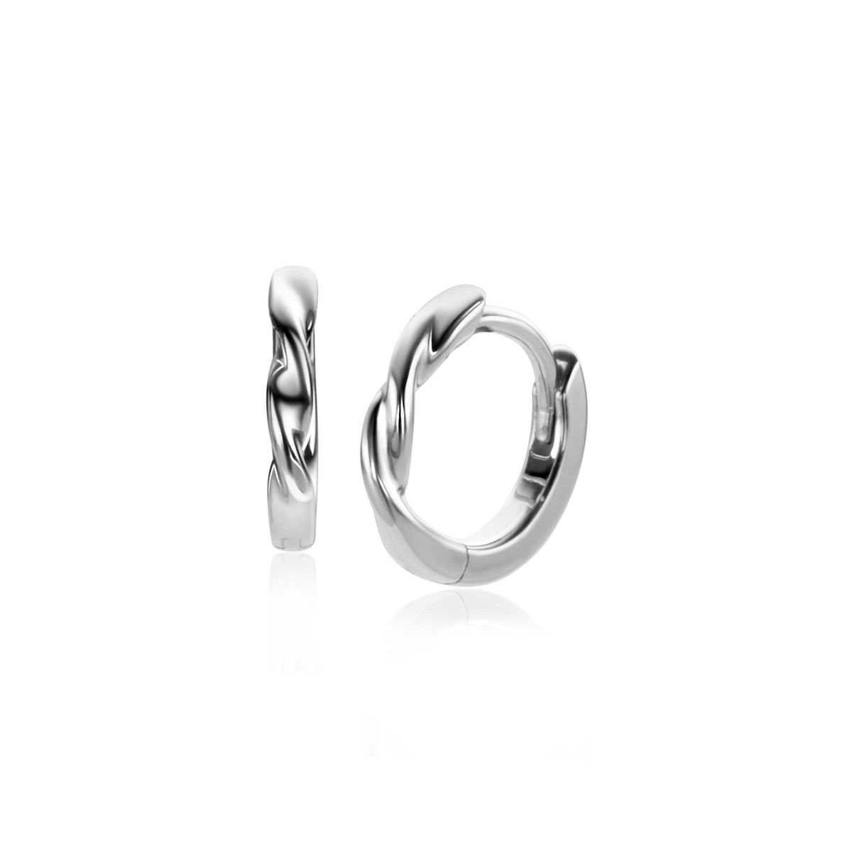 Orecchini in argento con design intrecciato e finitura lucida.