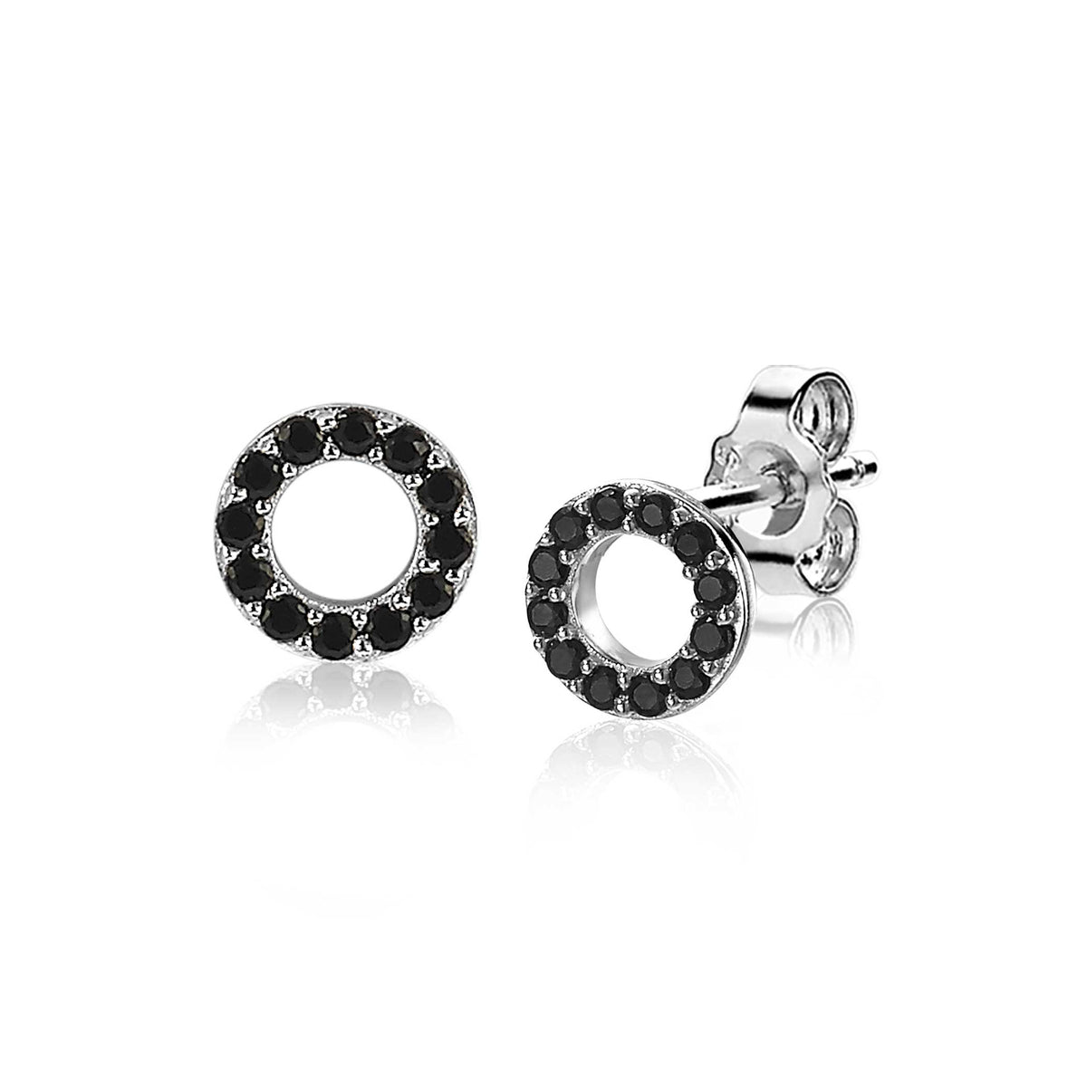 Orecchini in argento con cerchio decorato da pietre nere.