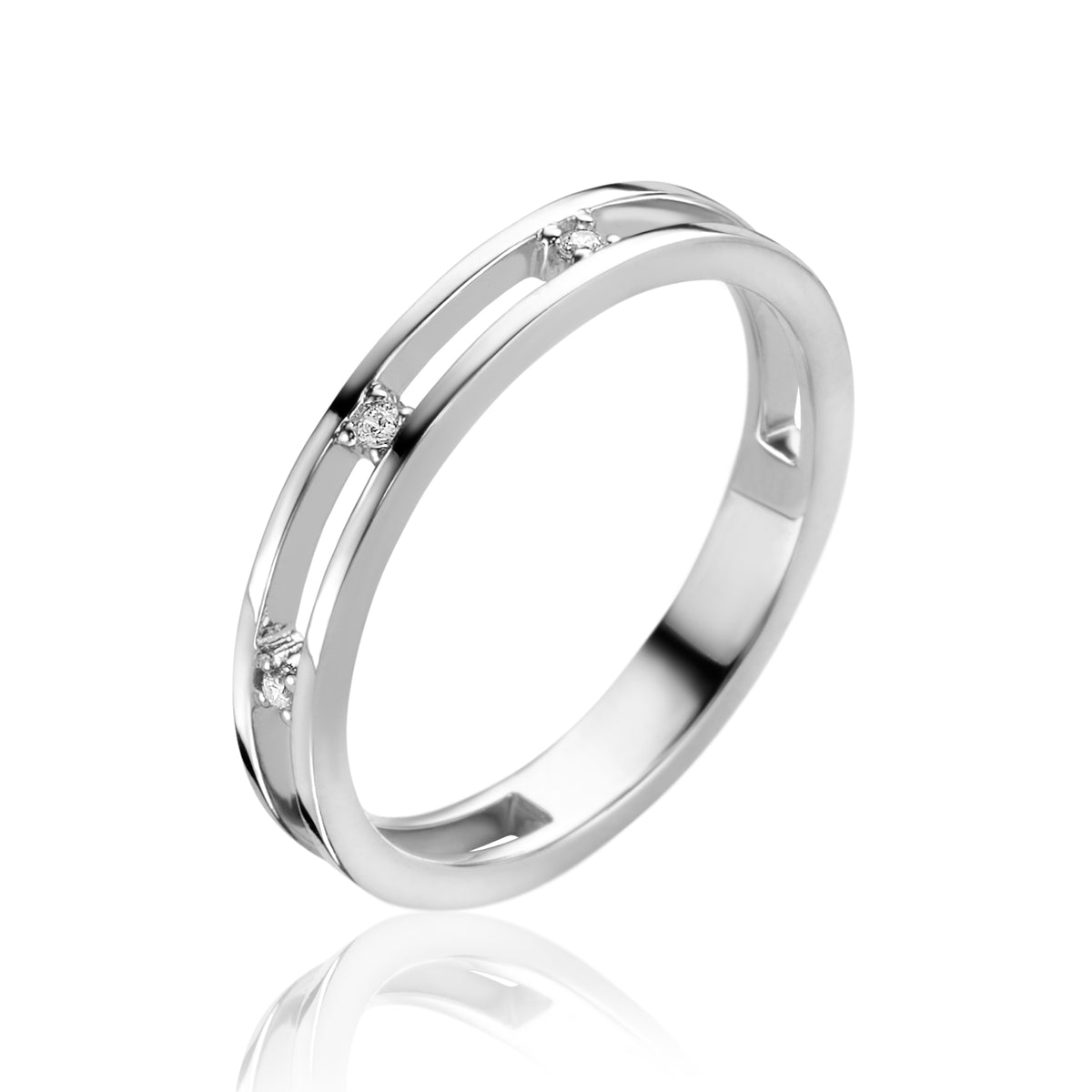 Anello in argento con dettagli in zirconia, design semplice e moderno.