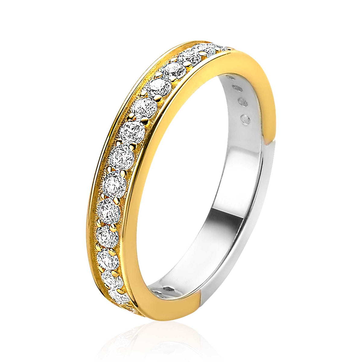 Anello placcato oro con zirconi bianchi incastonati.