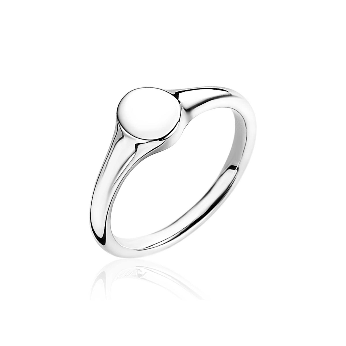 Anello in argento con una superficie liscia e rotonda.