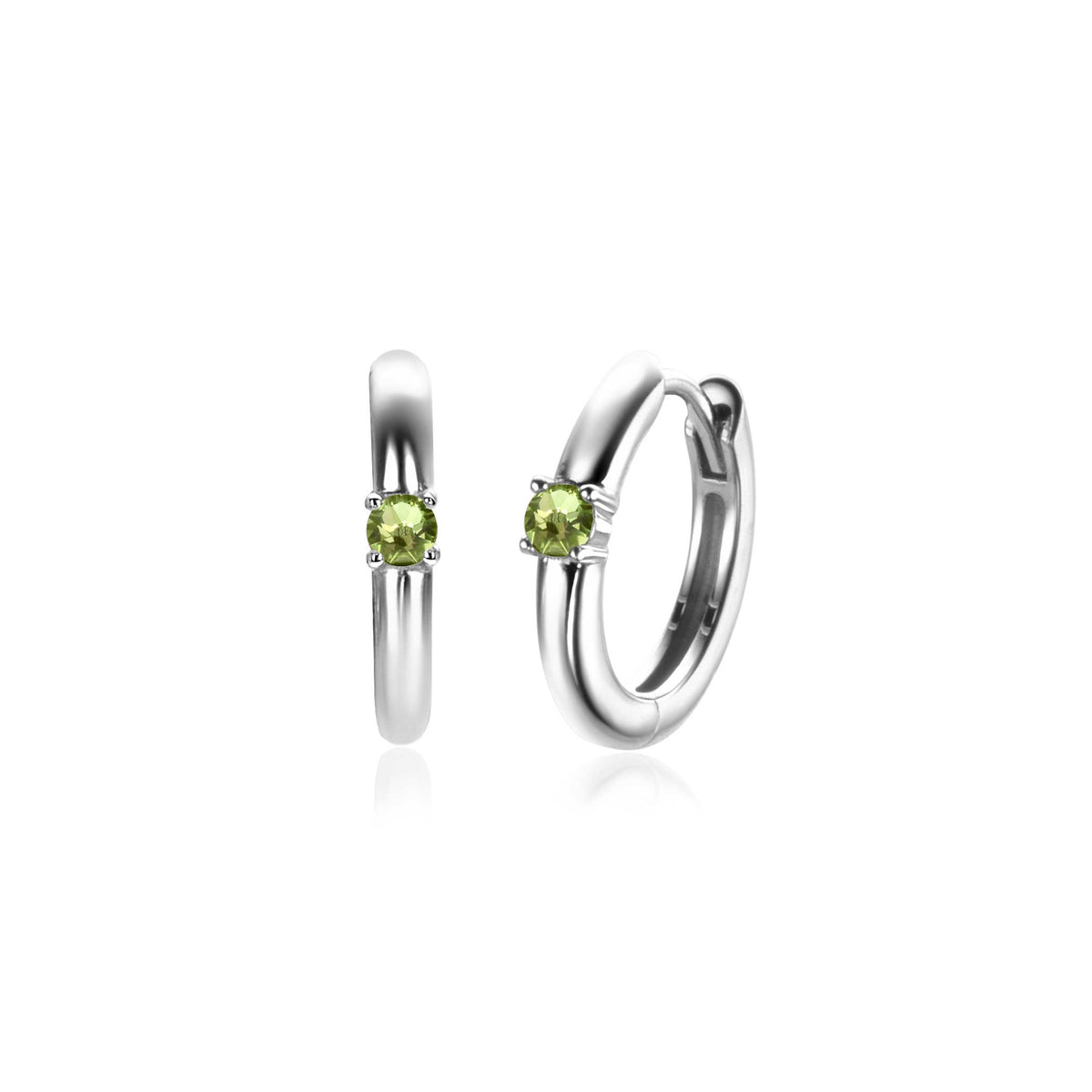 Orecchini in argento con pietra verde, forma circolare e finitura lucida.