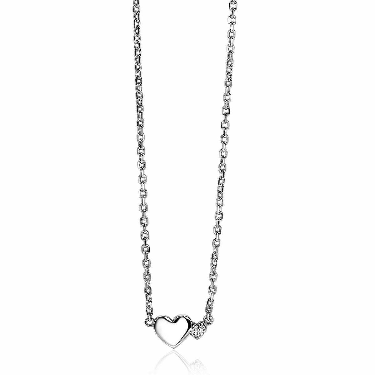 Collana in argento con pendente a forma di cuore e dettagli brillanti.