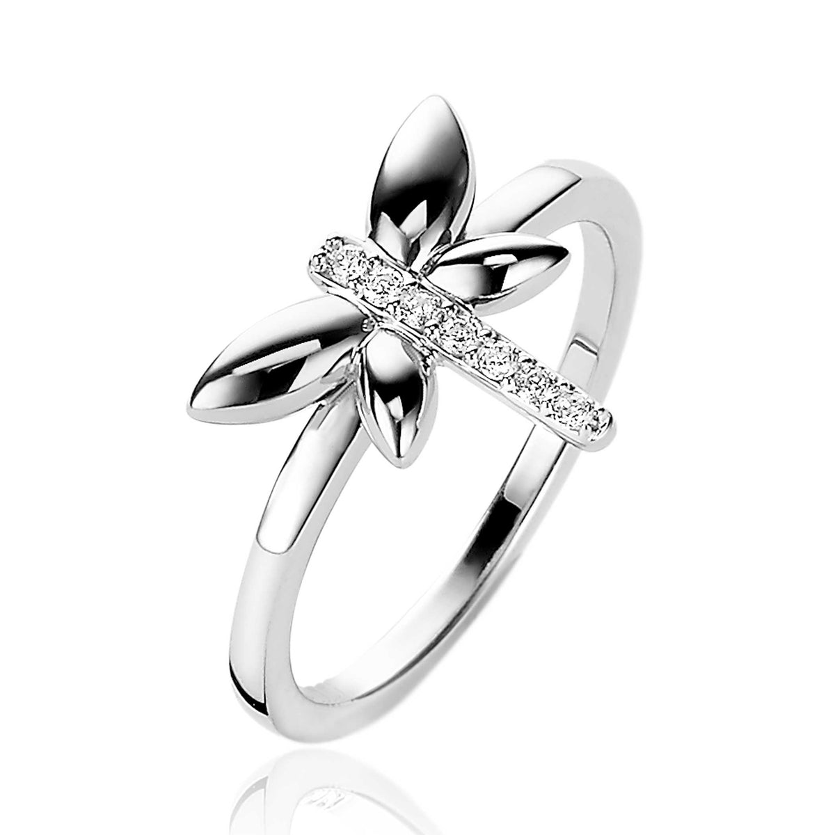 Anello in argento con motivo di farfalla e dettagli in zirconia.