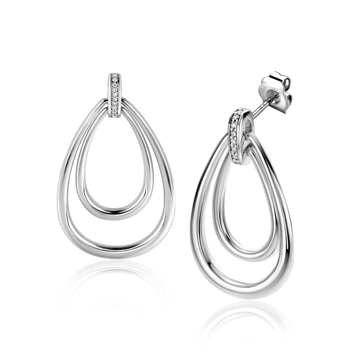 Orecchini in argento con forma a goccia e dettagli intrecciati.