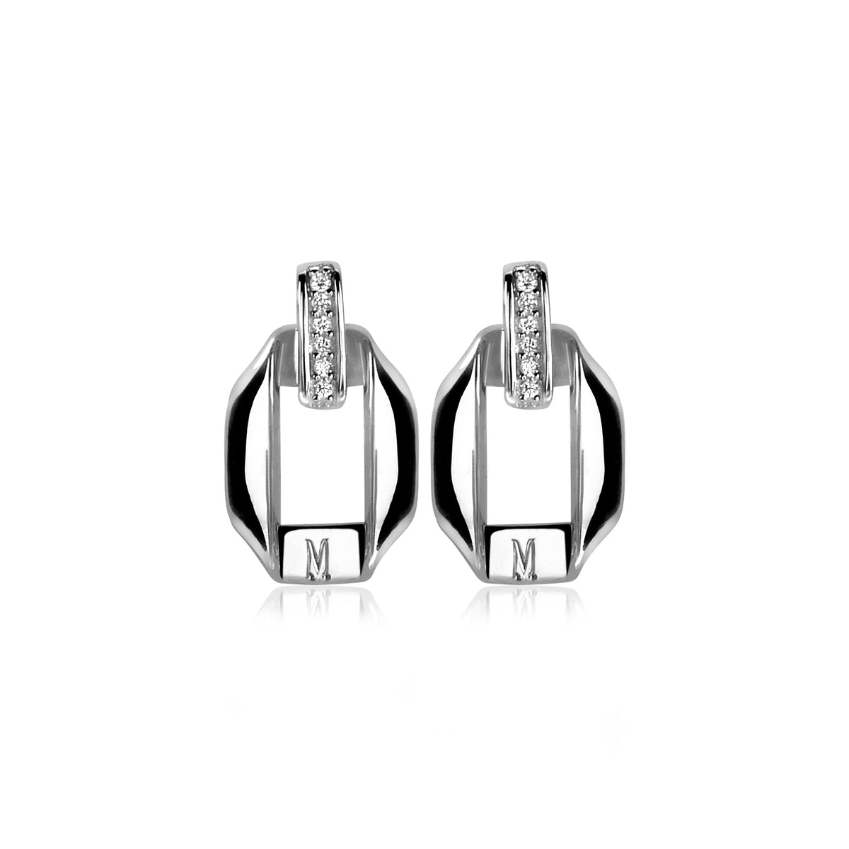 Orecchini argentati con dettagli in zirconia, forma geometrica e chiusura a clip.