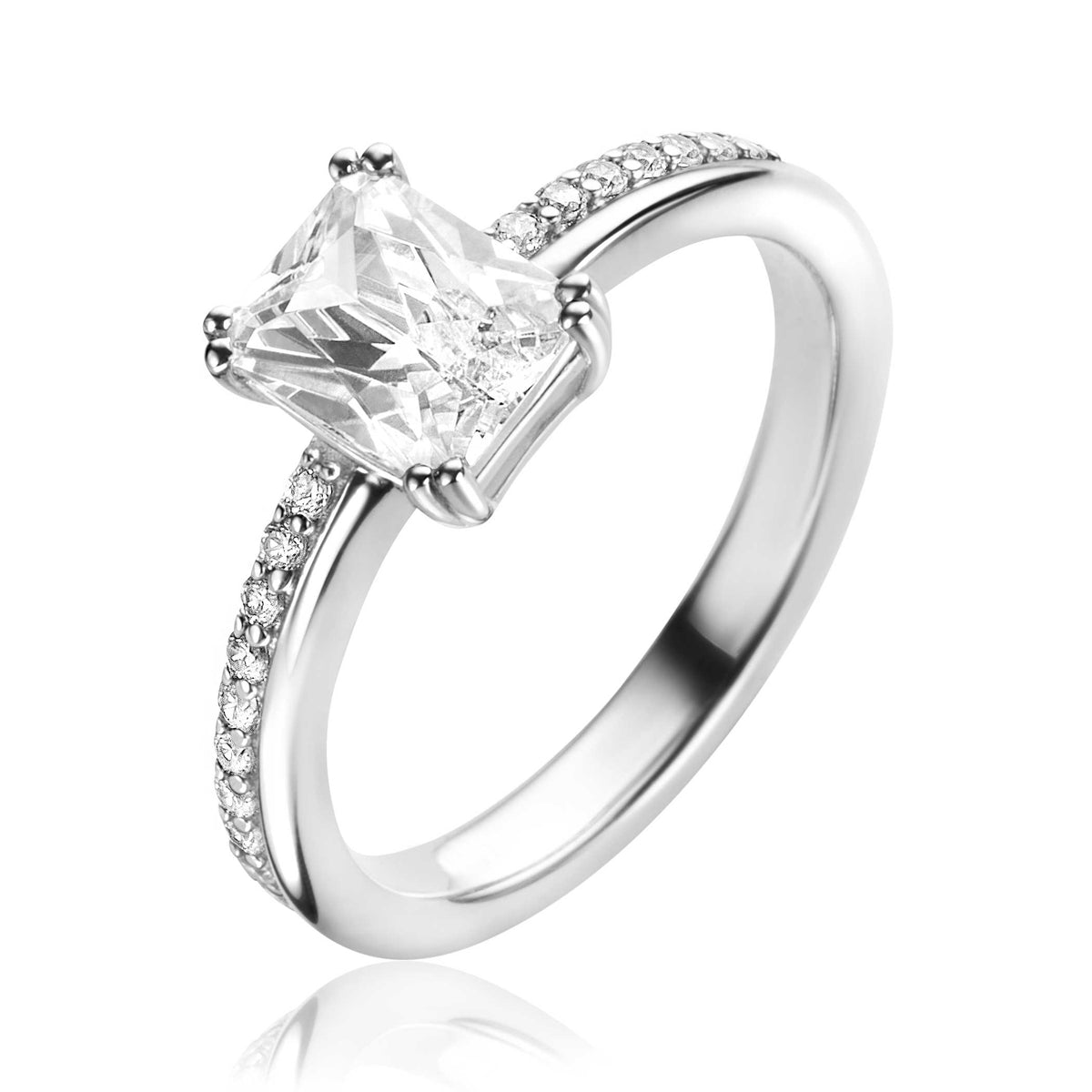 Anello in argento con pietra centrale quadrata e dettagli di zirconi.