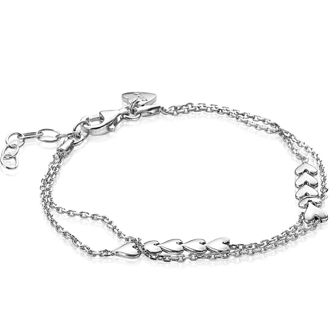 De Zinzi Armband Zilver Zia1940 schittert met hartvormige schakels en een kettingdesign. Deze zilveren armband, verstelbaar van 17-20cm, heeft een veilige karabijnsluiting en eindigt elegant met een klein hartjes bedeltje.
