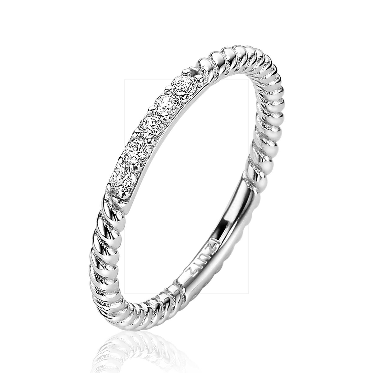 anello d'argento con zirconi, finitura lucida e design a spirale.