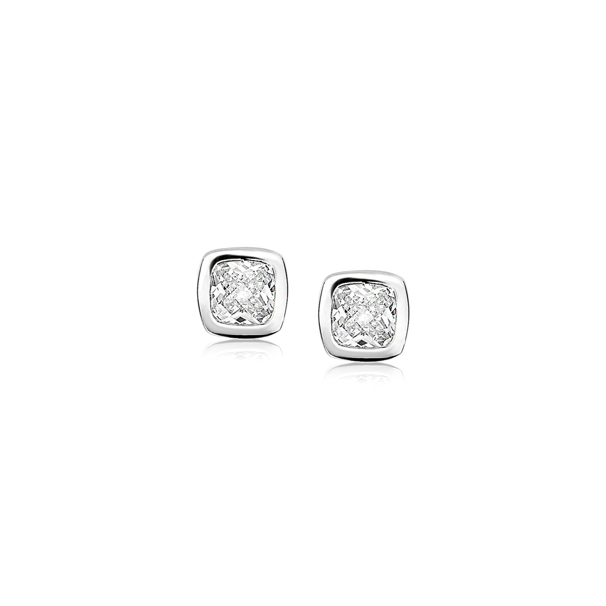 Orecchini in argento con pietre trasparenti a forma quadrata.