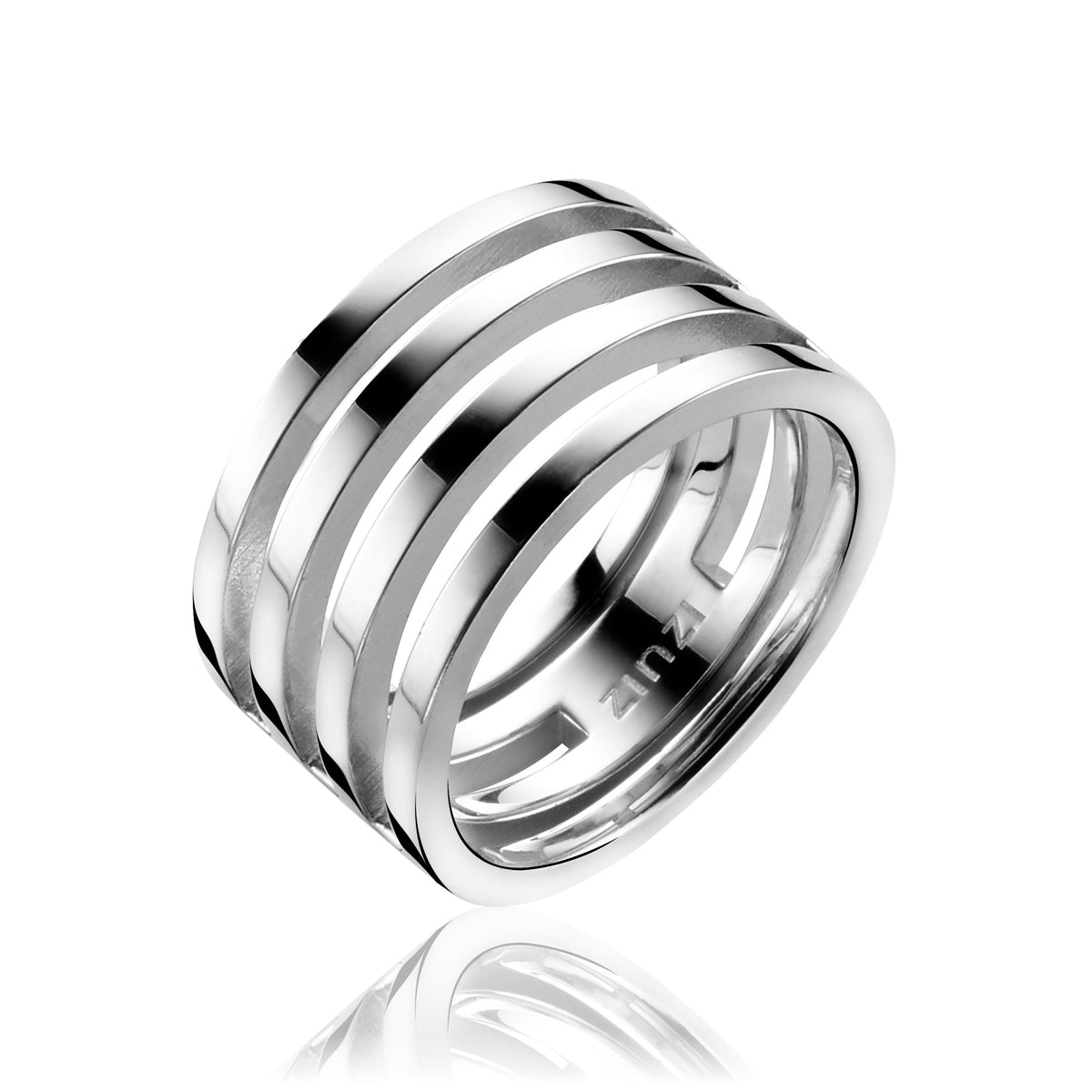 Anello in argento con strisce orizzontali, finitura lucida e design moderno.