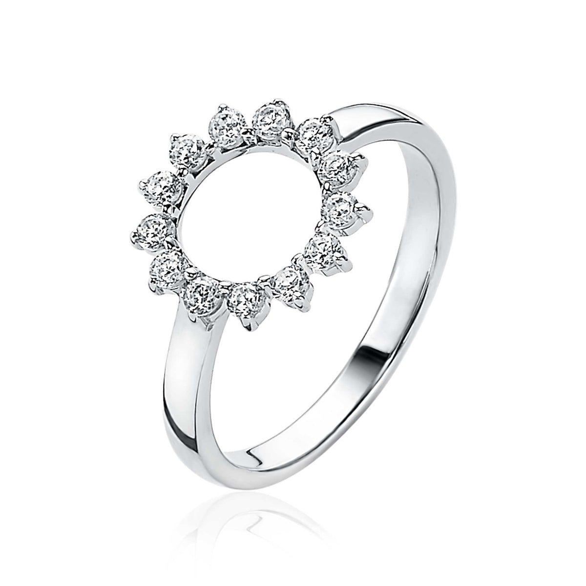 Anello in argento con zirconi, forma rotonda con dettagli a petalo.