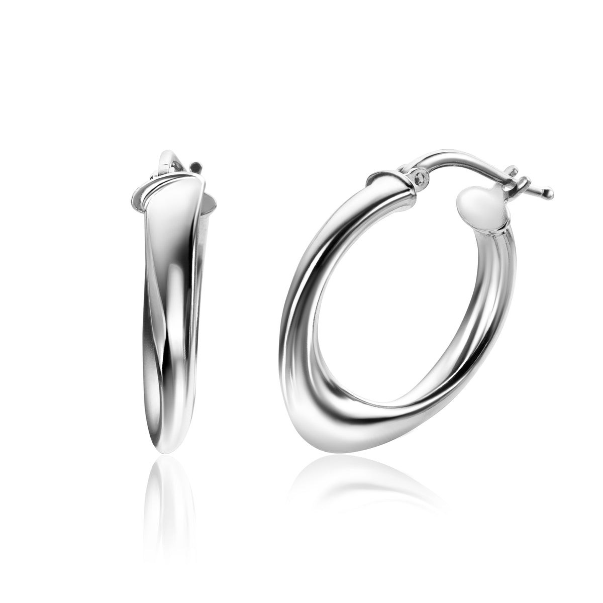 Orecchini in argento con forma ondulata e chiusura a scatto.