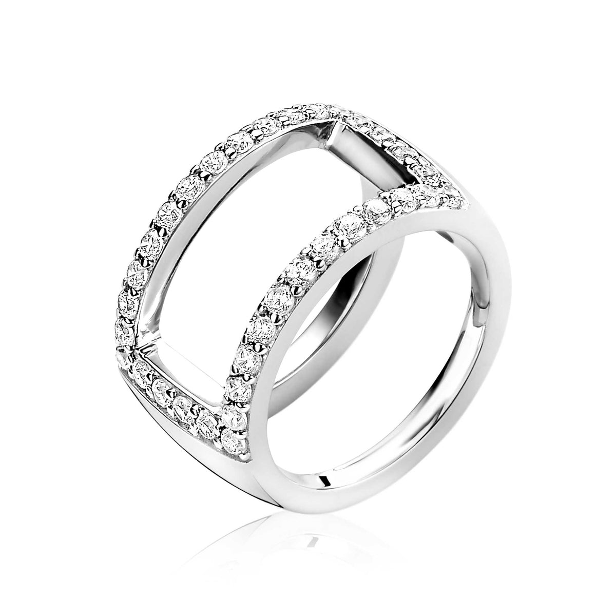 Anello in argento con dettagli in zirconia cubica, forma geometrica e finitura lucida.