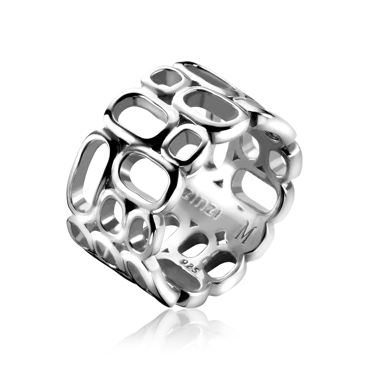 Anello in argento con design traforato e forme ovali.