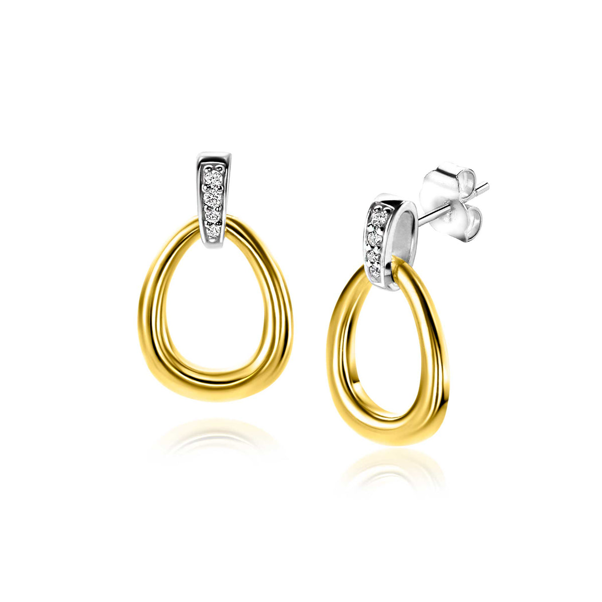 Orecchini pendenti in oro giallo placcato con dettagli in argento e pietre brillanti.