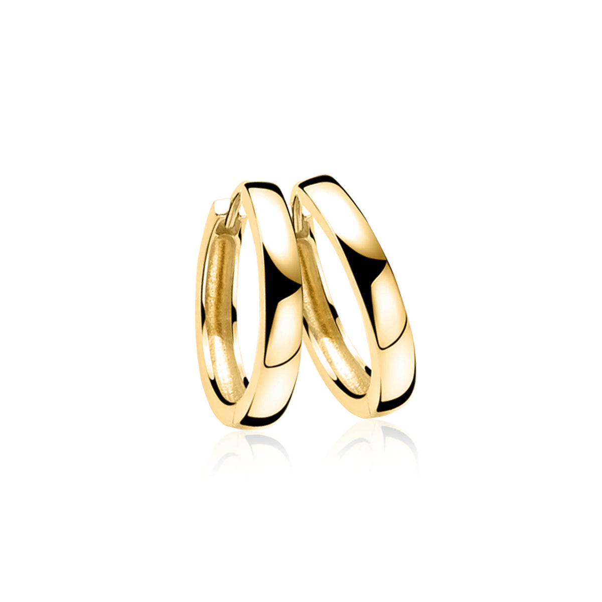Orecchini alla creola placcati oro con una finitura lucida e design ondulato.