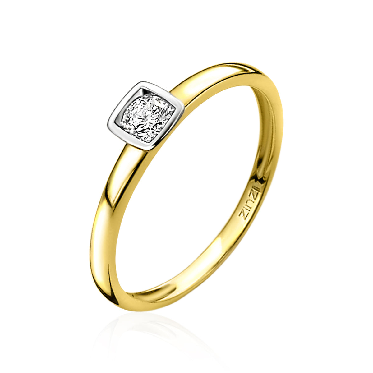anello d'oro con pietra quadrata incastonata