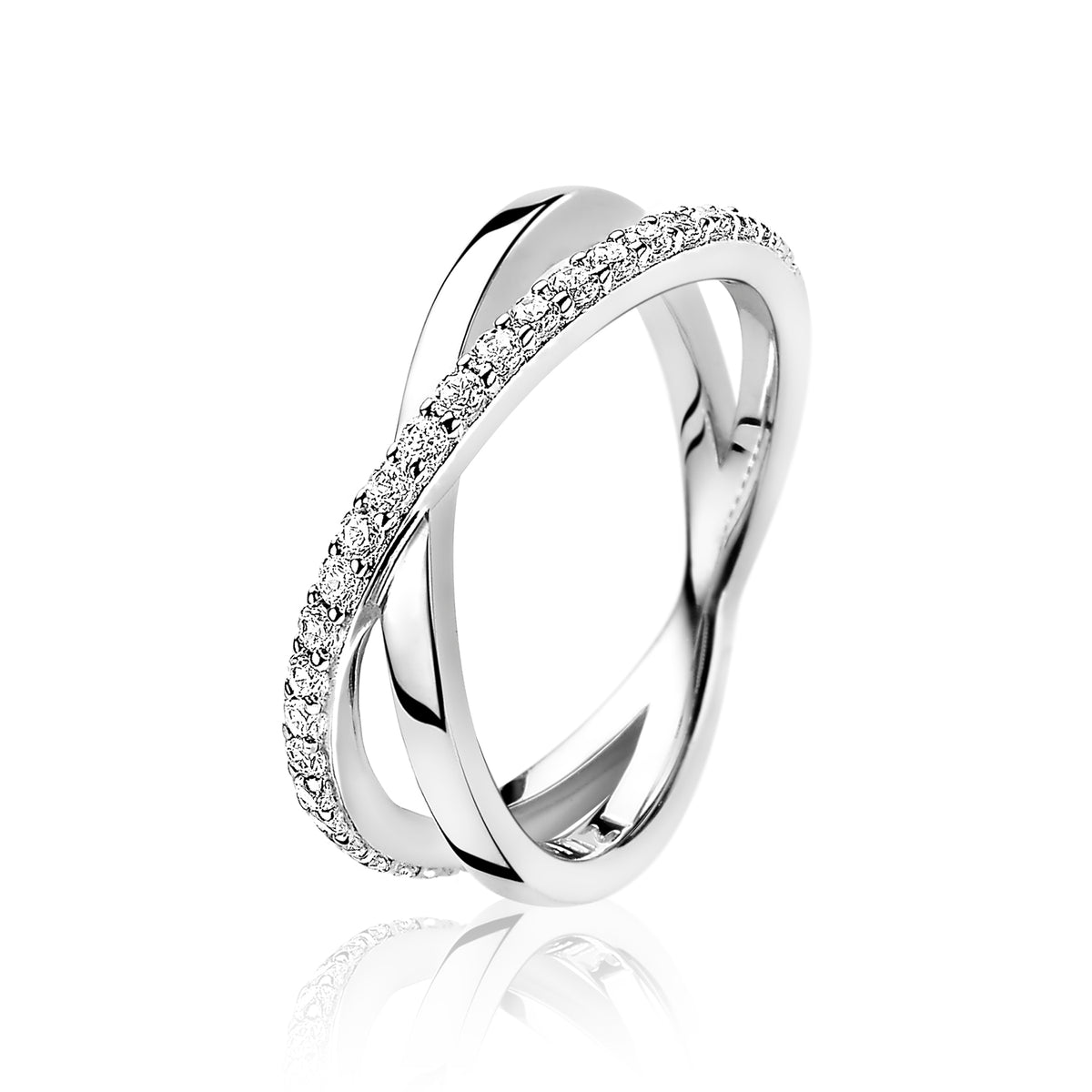 Anello in argento con zirconi, design intrecciato e finitura lucida.