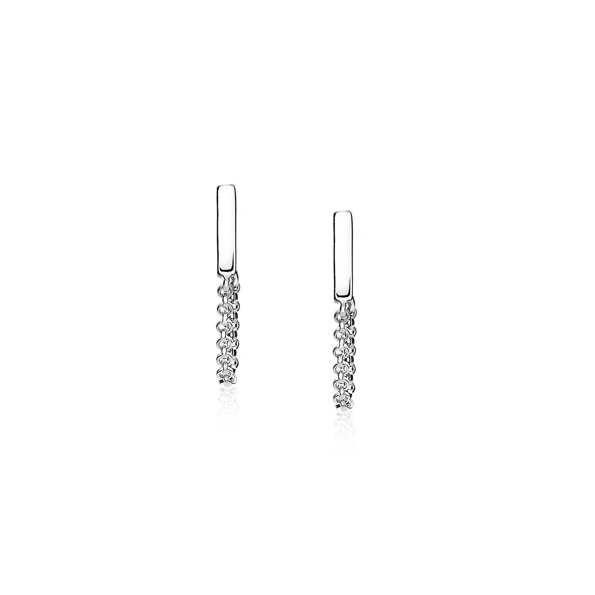 Orecchini in argento con pendenti a catena e barretta verticale.