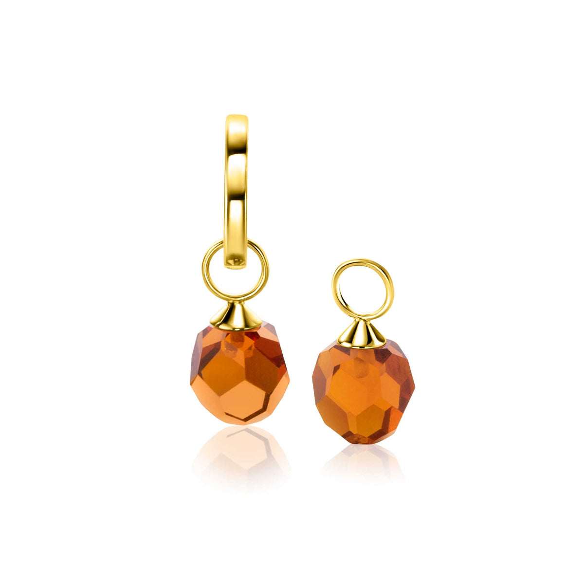 Orecchini in oro con pendenti a forma di goccia in cristallo arancione.