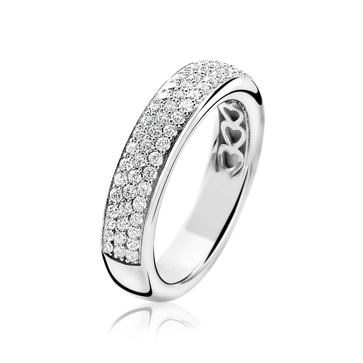 Anello in argento con pavé di zirconi brillanti.