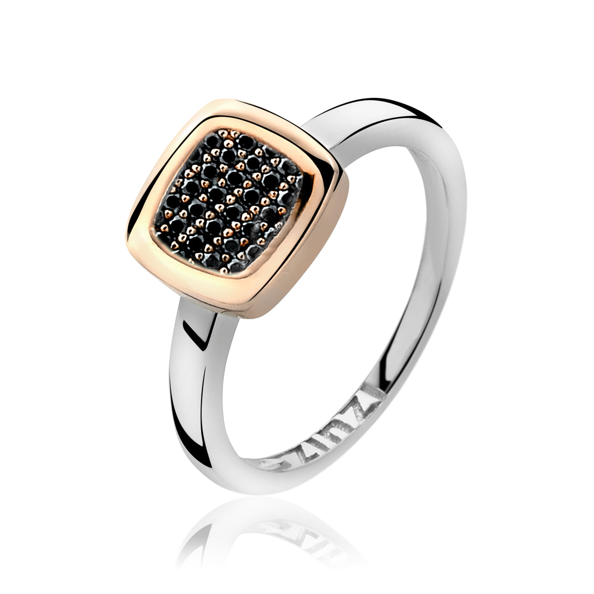 anello dorato con pietre nere e finitura lucida, forma quadrata con dettagli in oro rosa