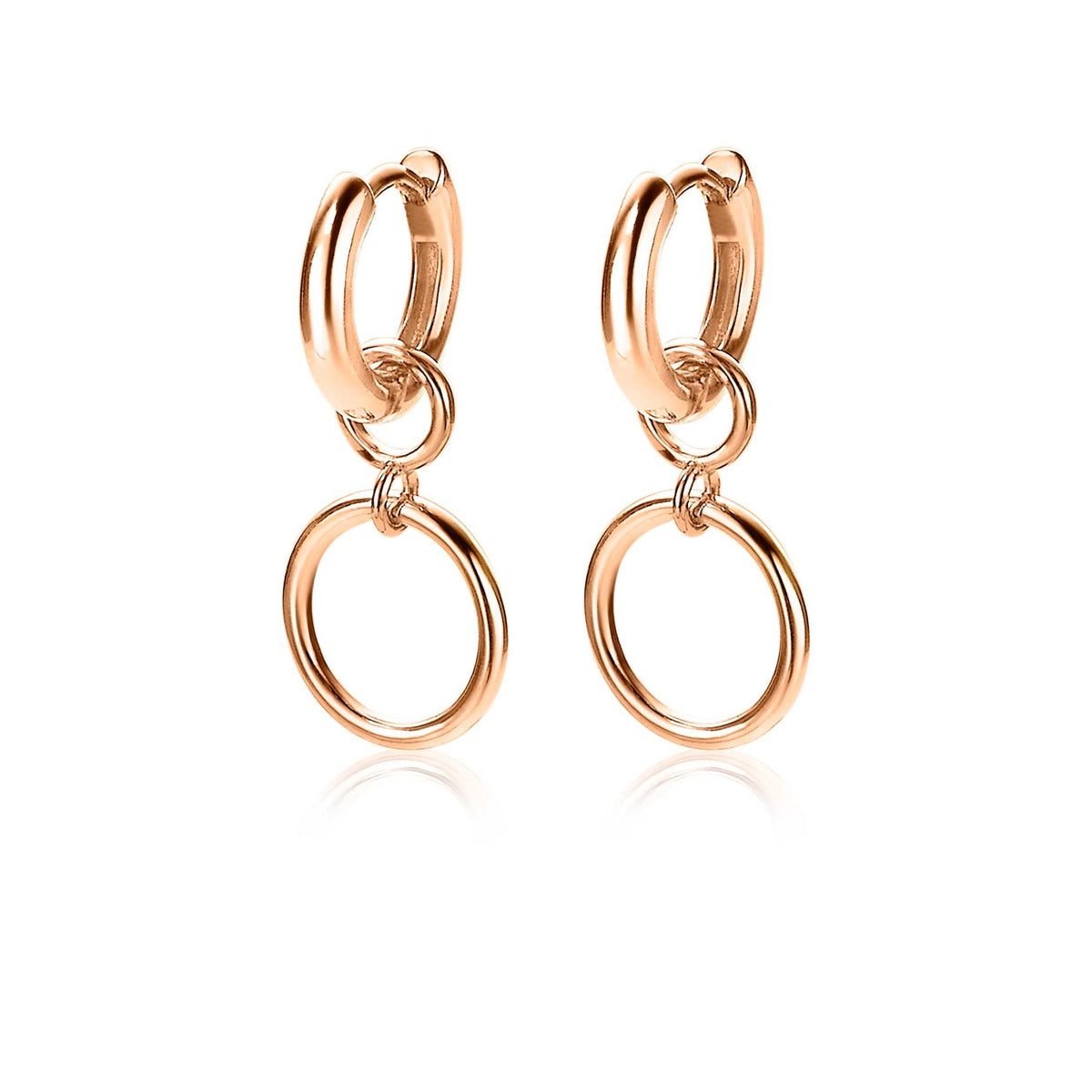 Orecchini in oro rosa placcato con anelli pendenti.