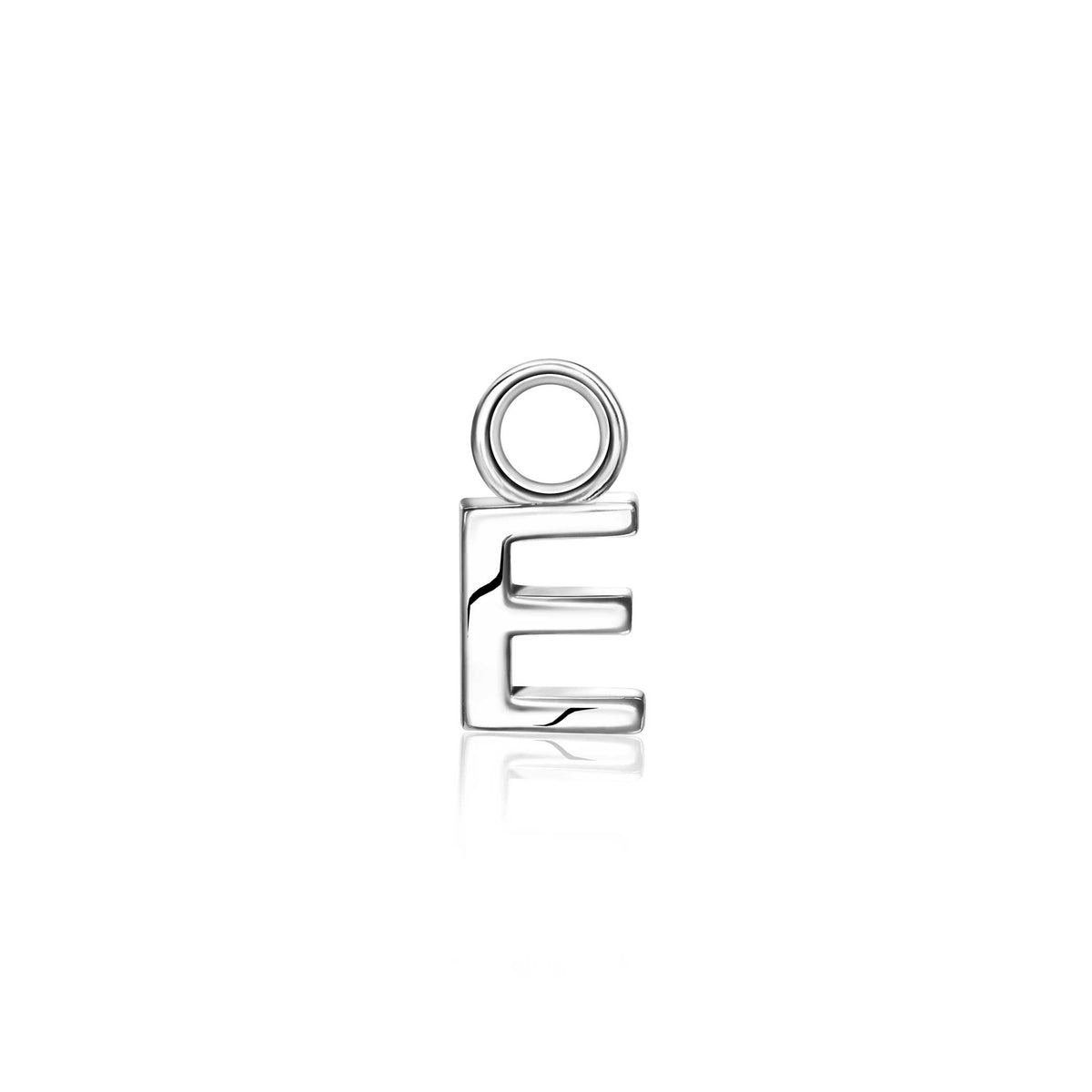 Orecchino in argento con design moderno a forma di lettera, finitura lucida.