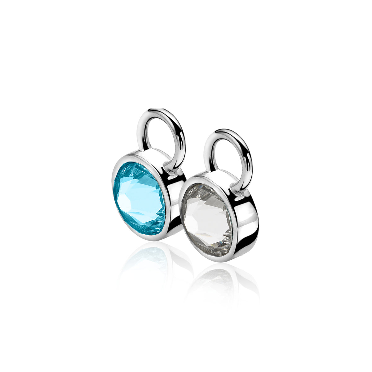 Orecchini in argento con pietre blu e trasparenti, forma rotonda e finitura lucida.