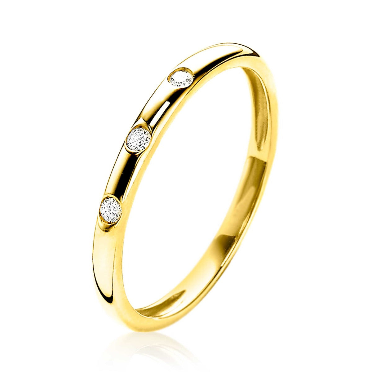 Anello in oro con tre zirconi incastonati.