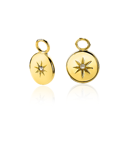 Orecchini in oro placcato con pendente rotondo e stella brillante al centro.