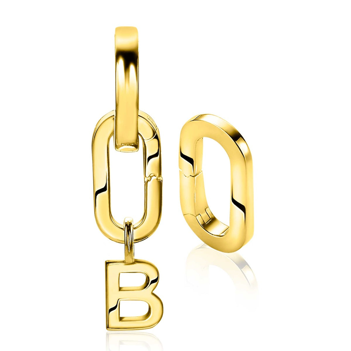 Orecchini placcati oro con pendente a forma di lettera "B" e catena ovale.