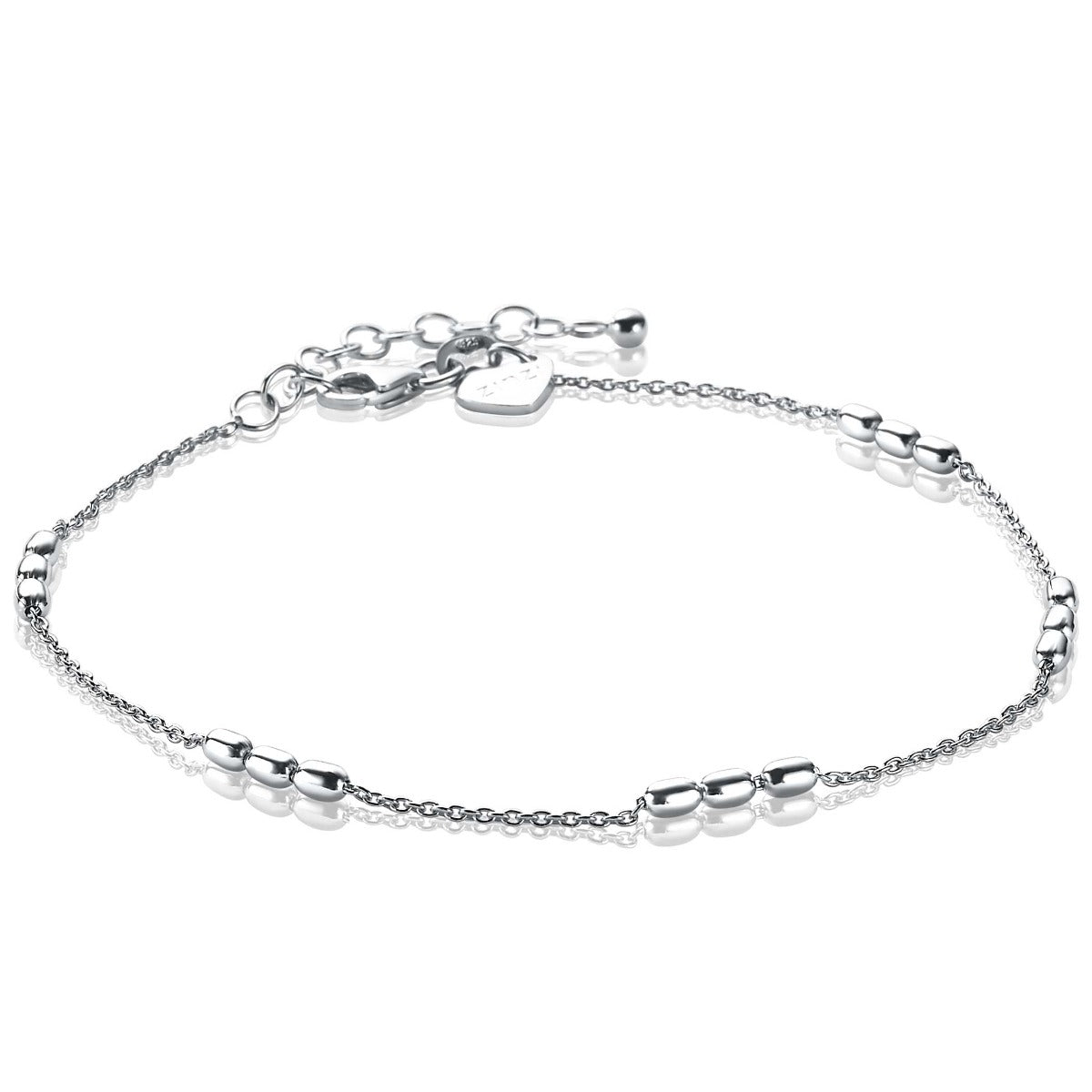 Collana in argento con perle di diverse forme e lunghezza.